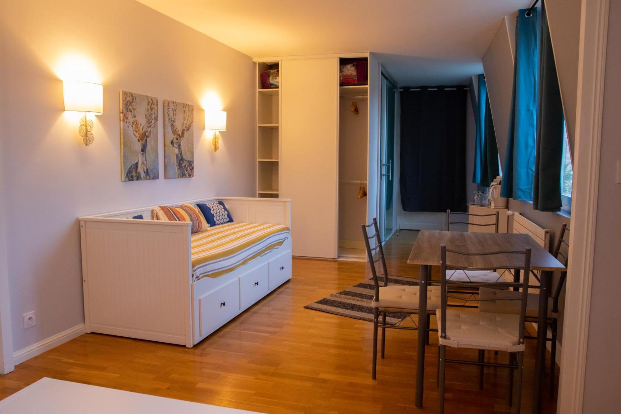 Hotel Les Tourterelles Vendôme Pokoj fotografie
